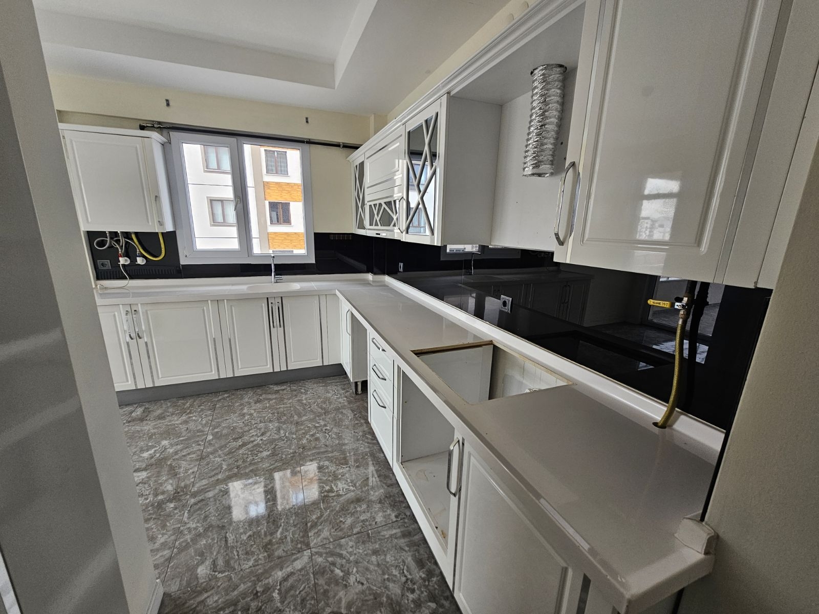 Mithatpaşada Geniş 3+1 | Ebeveyn Banyolu | Önü Açık | 3 Yıllık