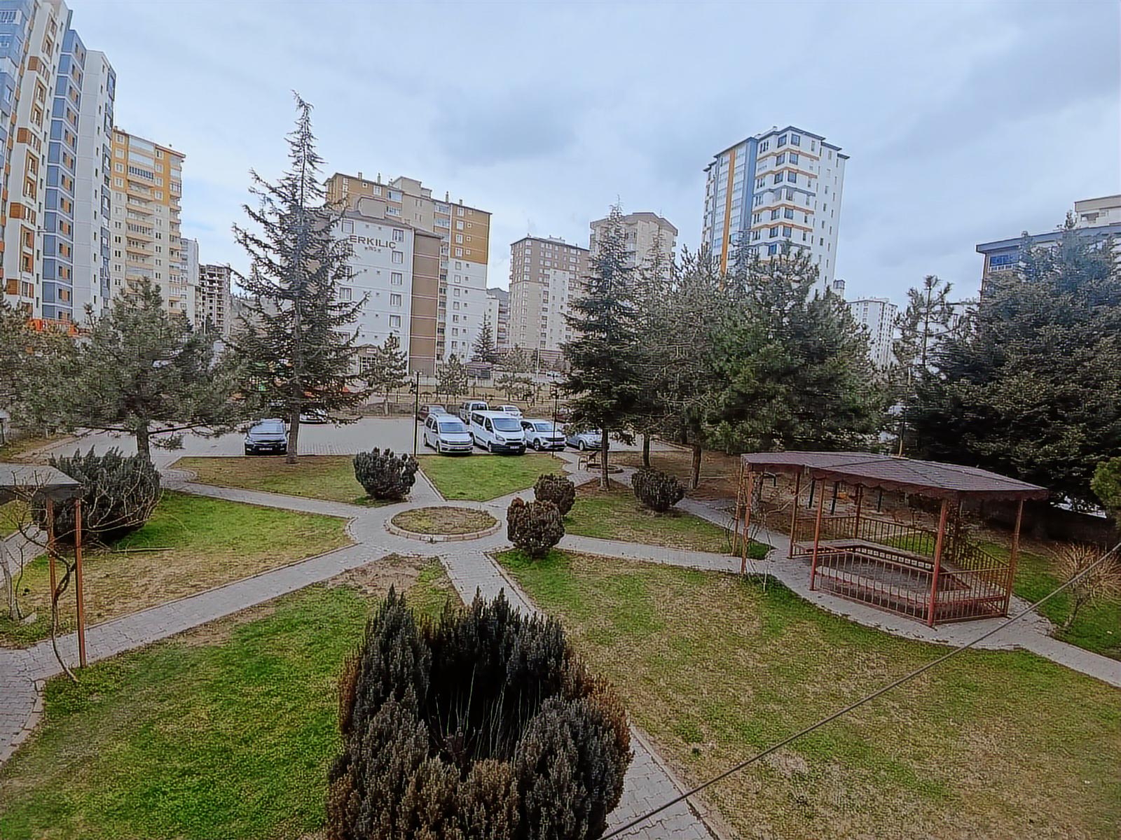 Esentepe'de Tramvay Durağına Yakın Bakımlı Satılık 3+1 Daire - Resim 18