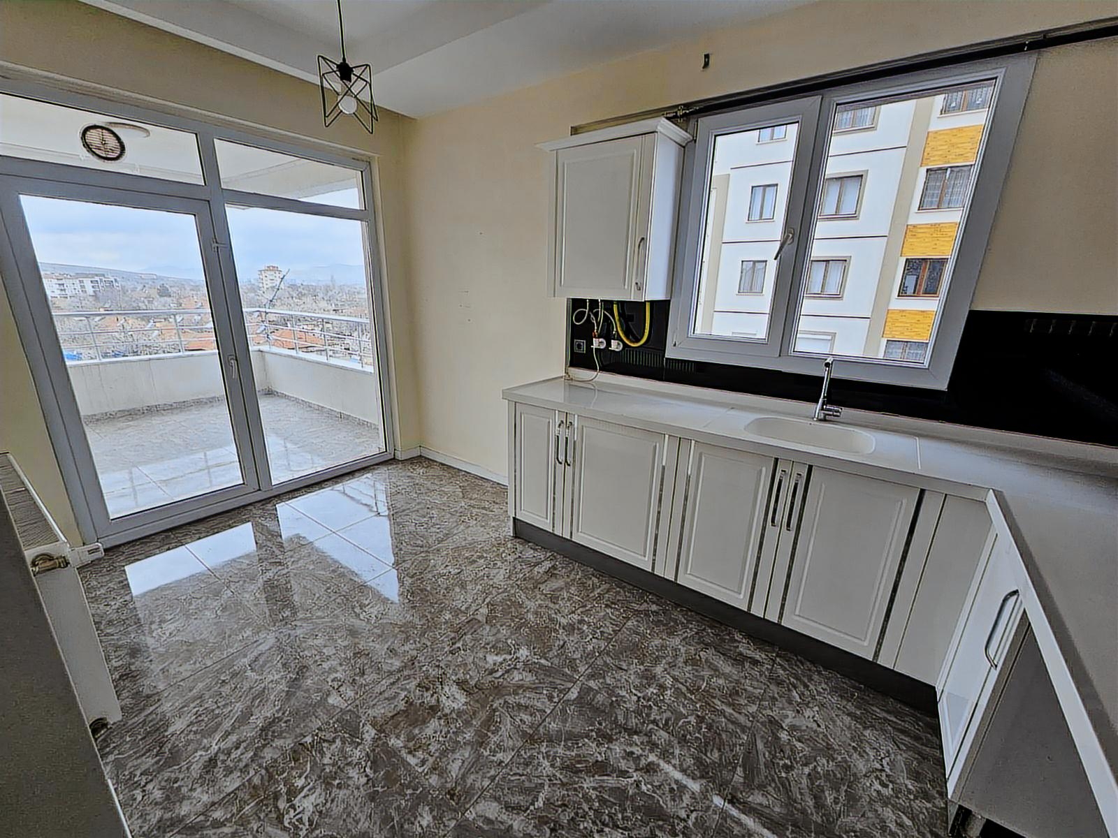 Mithatpaşada Geniş 3+1 | Ebeveyn Banyolu | Önü Açık | 3 Yıllık - Resim 9