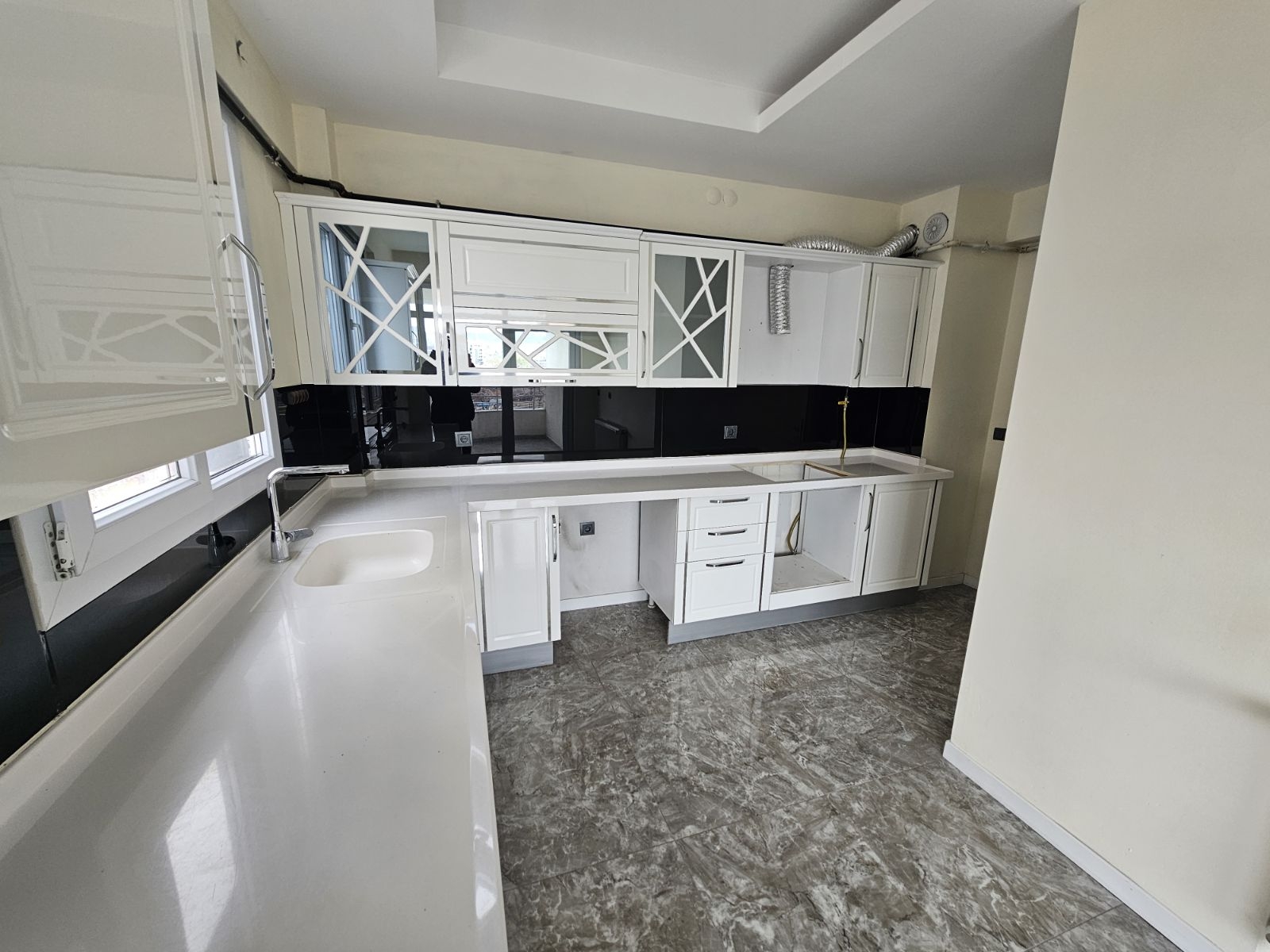 Mithatpaşada Geniş 3+1 | Ebeveyn Banyolu | Önü Açık | 3 Yıllık - Resim 18