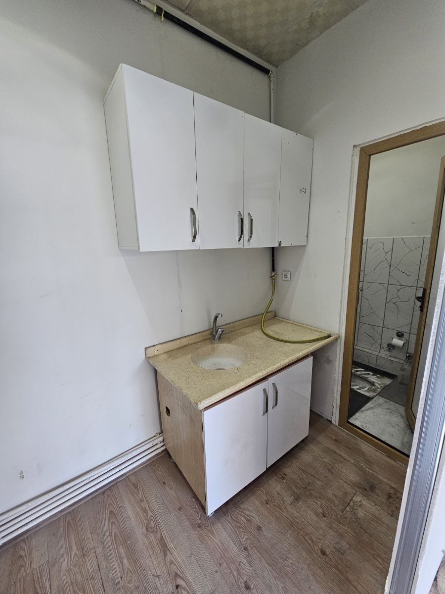 Ted kolejinin karşısında Kiralık bodrumlu dükkan - Resim 3