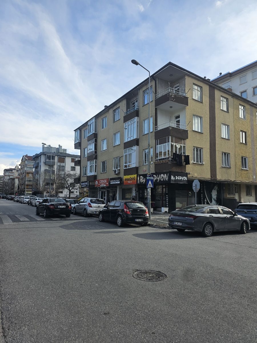 Ted kolejinin karşısında Kiralık bodrumlu dükkan - Resim 7