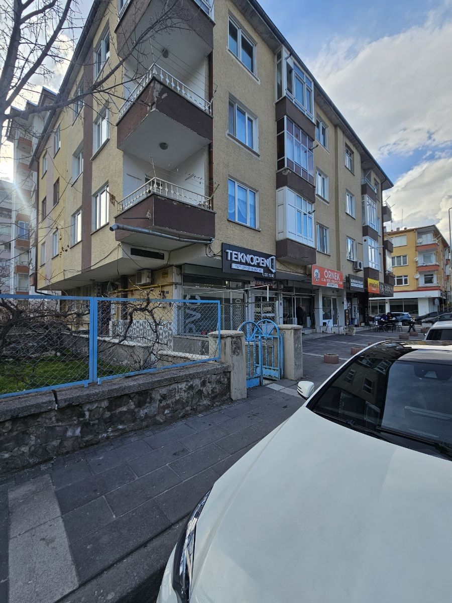 Ted kolejinin karşısında Kiralık bodrumlu dükkan - Resim 8