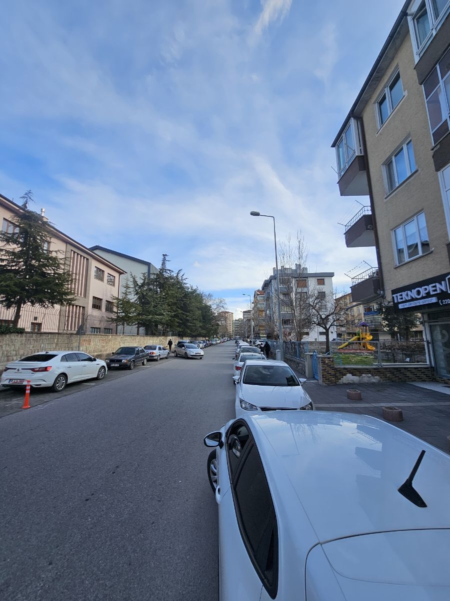 Ted kolejinin karşısında Kiralık bodrumlu dükkan - Resim 9