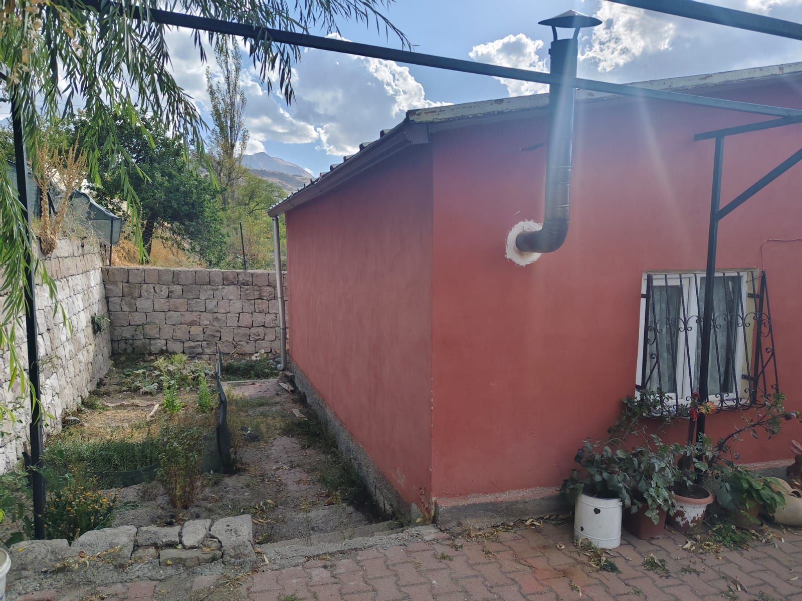 HACILAR AŞAĞI MAHALLEDE 653 M2 SATILIK TEMİZ PARSELLİ BAĞ EVİ - Resim 13