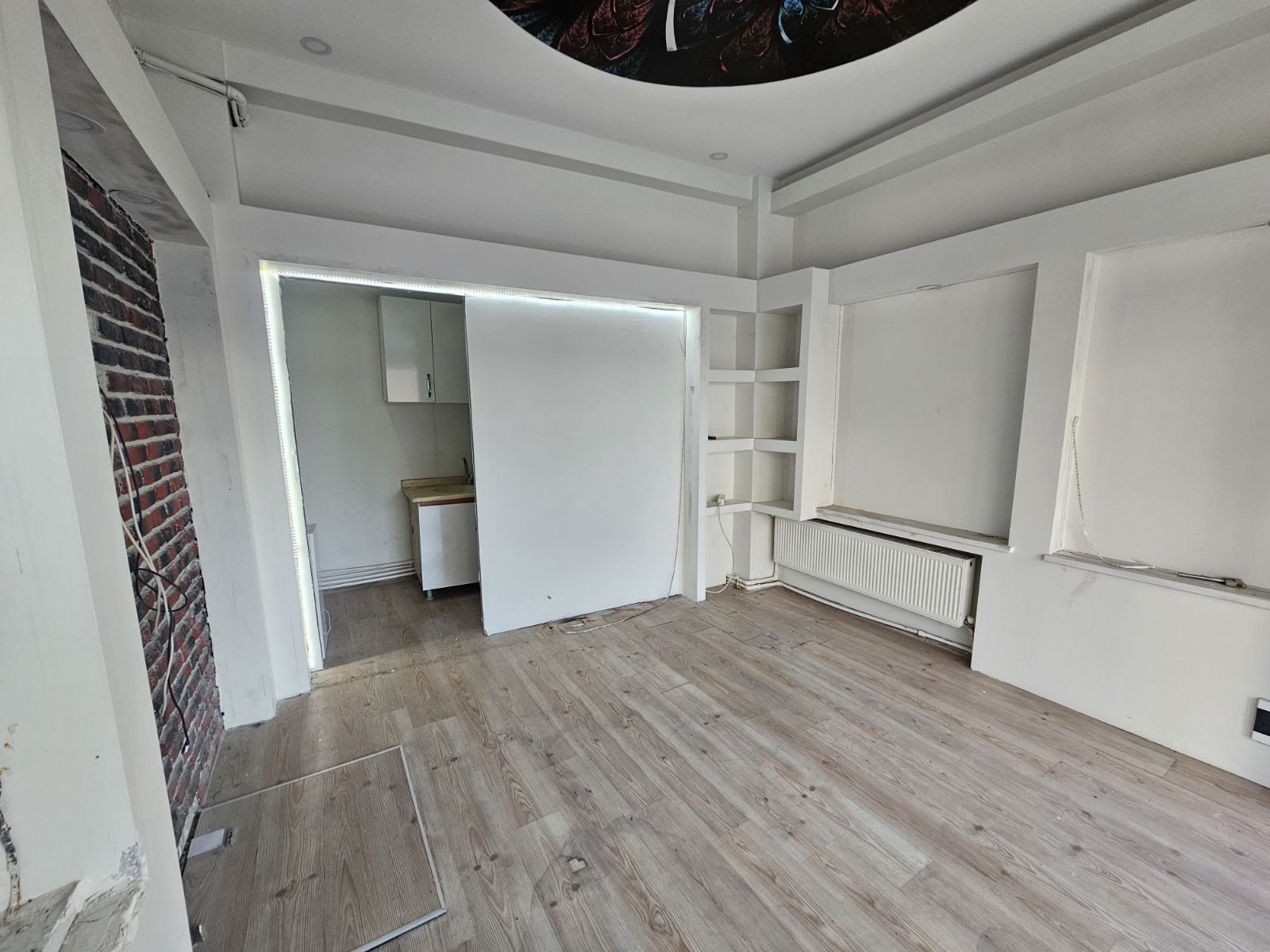 Ted kolejinin karşısında Kiralık bodrumlu dükkan - Resim 6