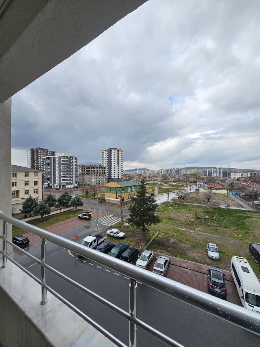 Mithatpaşada Geniş 3+1 | Ebeveyn Banyolu | Önü Açık | 3 Yıllık - Resim 17