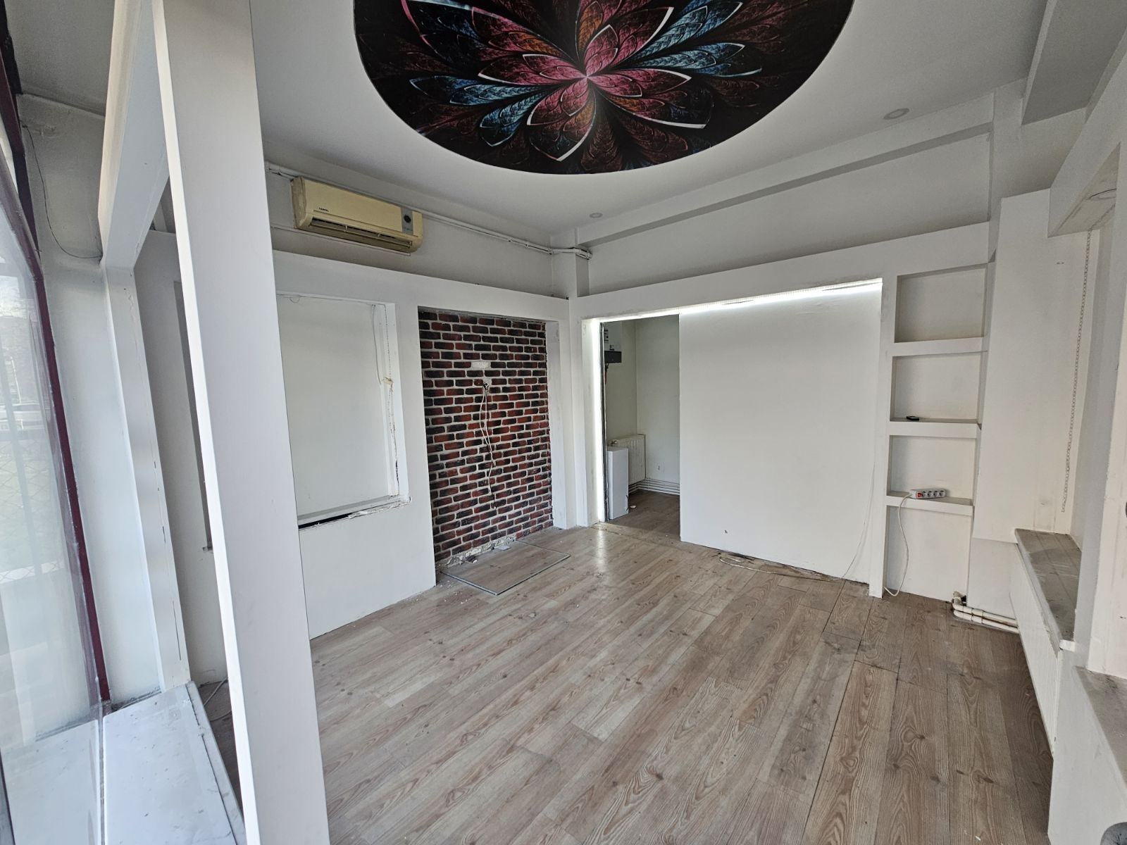 Ted kolejinin karşısında Kiralık bodrumlu dükkan - Resim 2