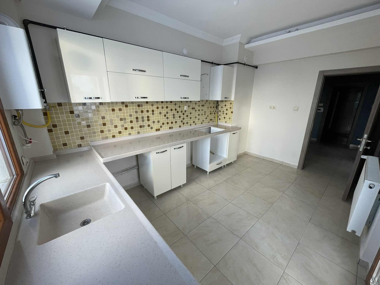 YOL ÜZERİ 3+1 | KİRALIK DAİRE GENİŞ BALKONLU - Resim 4