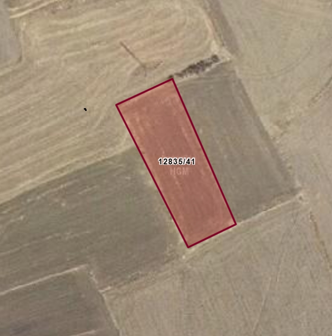 HÖBEK DE KÖYE YAKIN 1.340 M2 TARLA