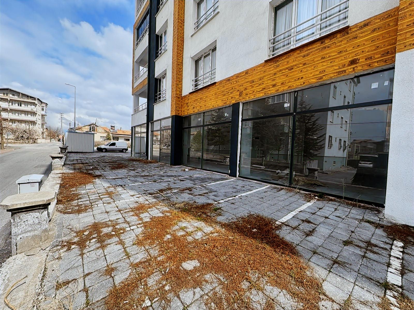 UĞUR EVLER DE 250 M2 KÖŞE BAŞI KİRALIK BAHÇELİ DÜKKAN - Resim 4