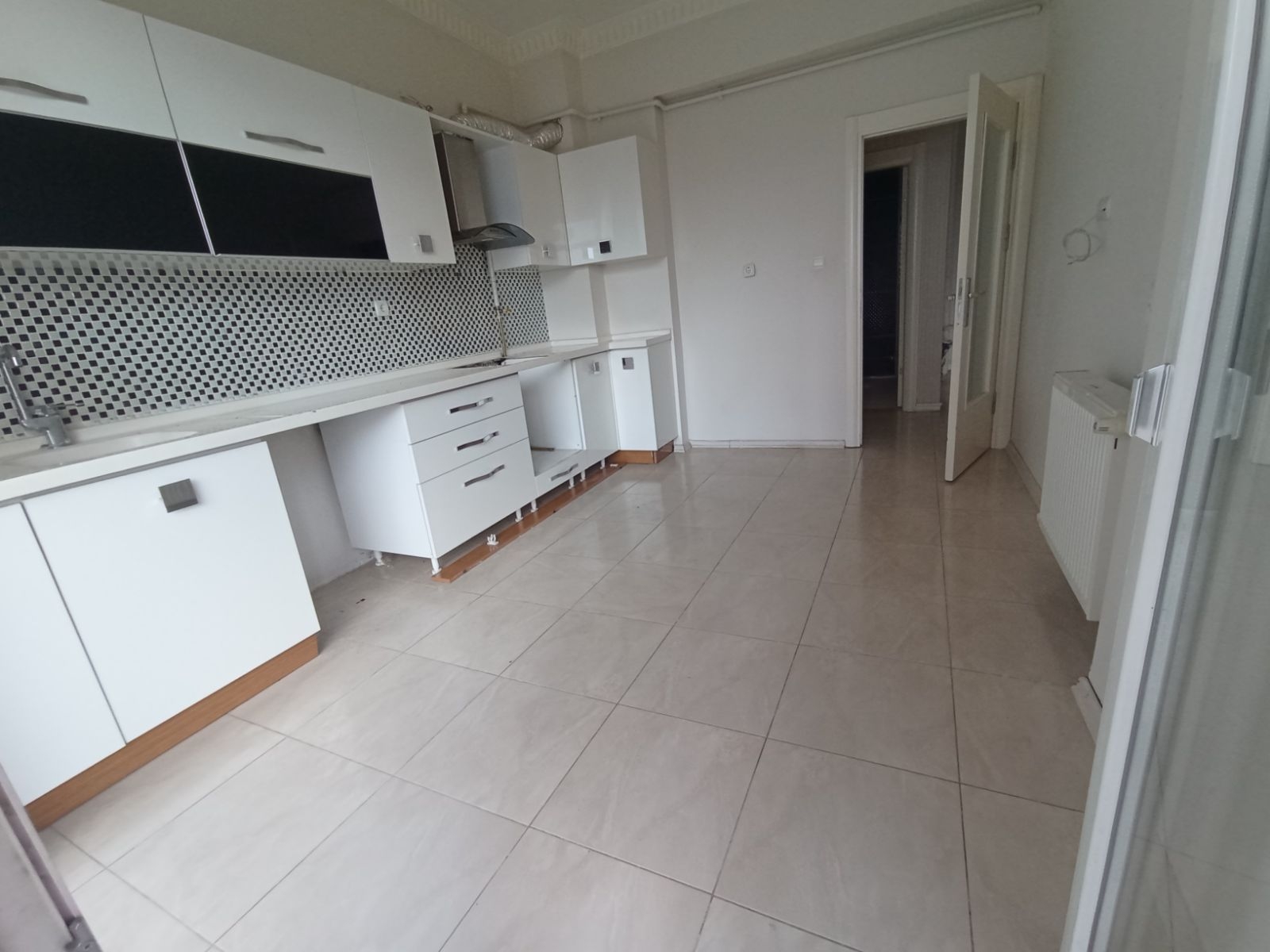 YAKUT MAHALLESİNDE MUHTEŞEM KONUMDA SATILIK LÜKS 3+1 DAİRE