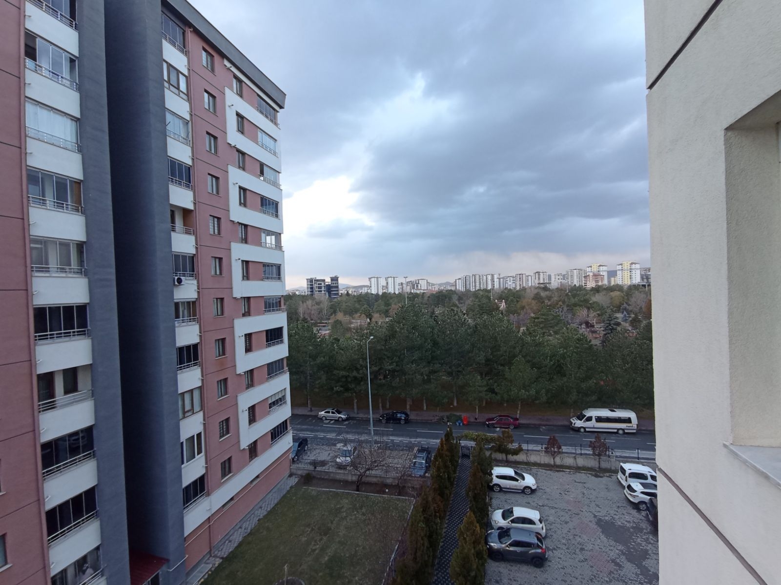 YAKUT MAHALLESİNDE MUHTEŞEM KONUMDA SATILIK LÜKS 3+1 DAİRE - Resim 7