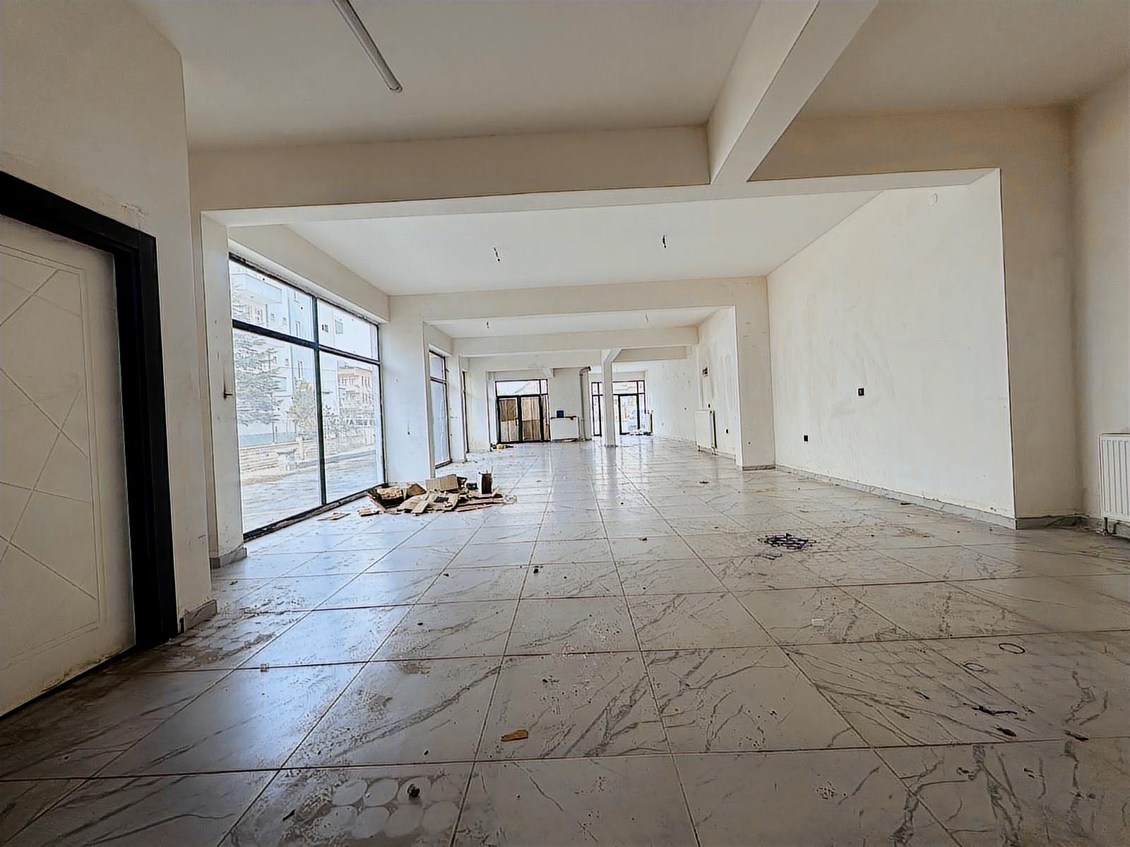 UĞUR EVLER DE 250 M2 KÖŞE BAŞI KİRALIK BAHÇELİ DÜKKAN - Resim 2