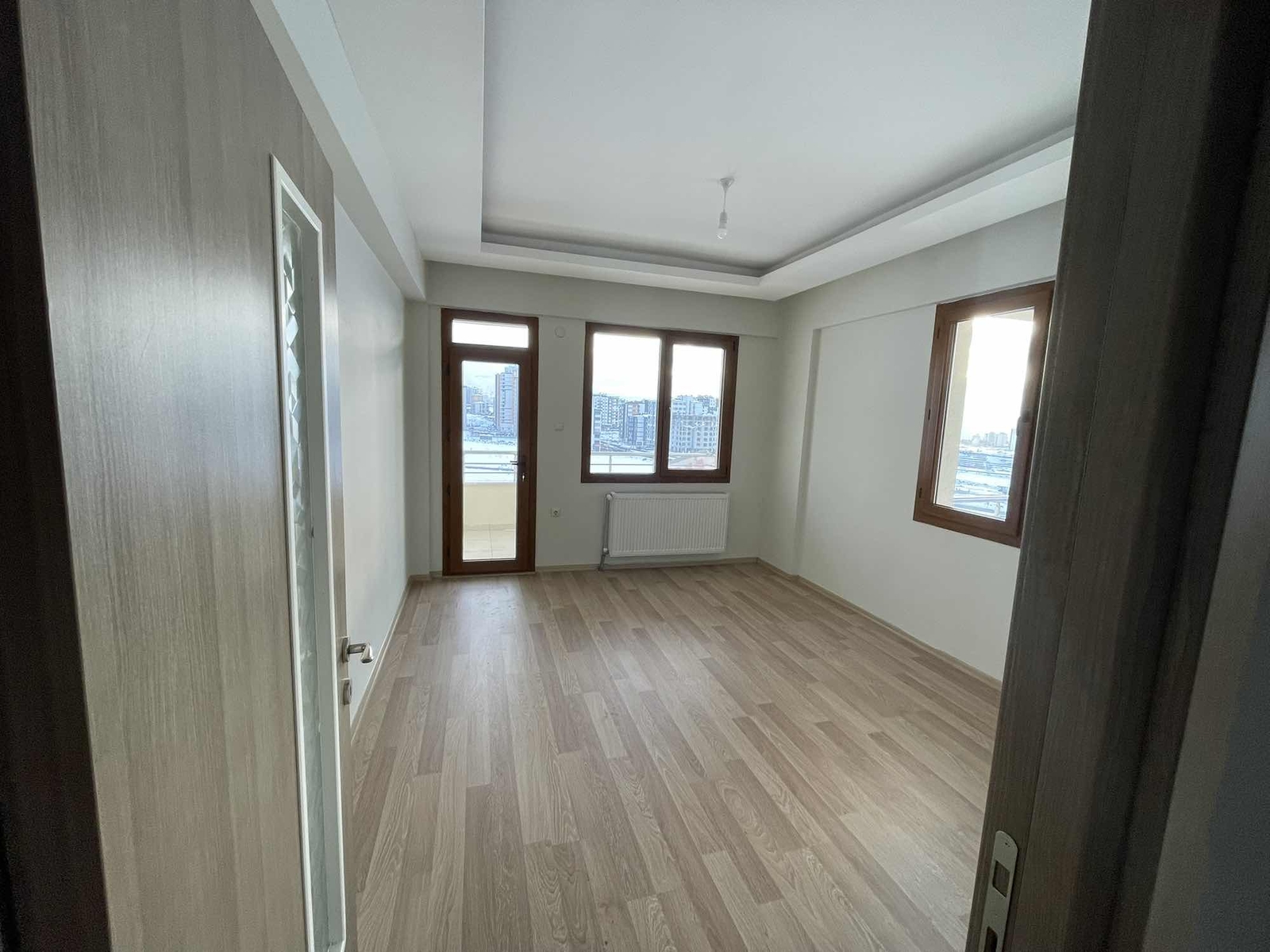 YOL ÜZERİ 3+1 | KİRALIK DAİRE GENİŞ BALKONLU