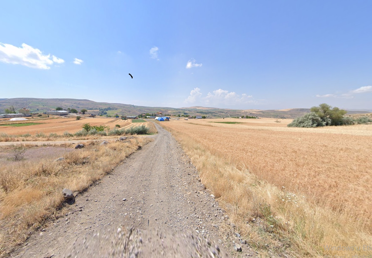 HÖBEK DE KÖYE YAKIN 1.340 M2 TARLA - Resim 2