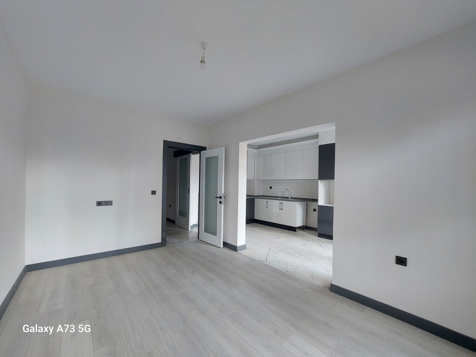 Kiralık Giyinme Odalı ve Ebeveyn Banyolu 5 Odalı Sıfır Daire - Resim 4