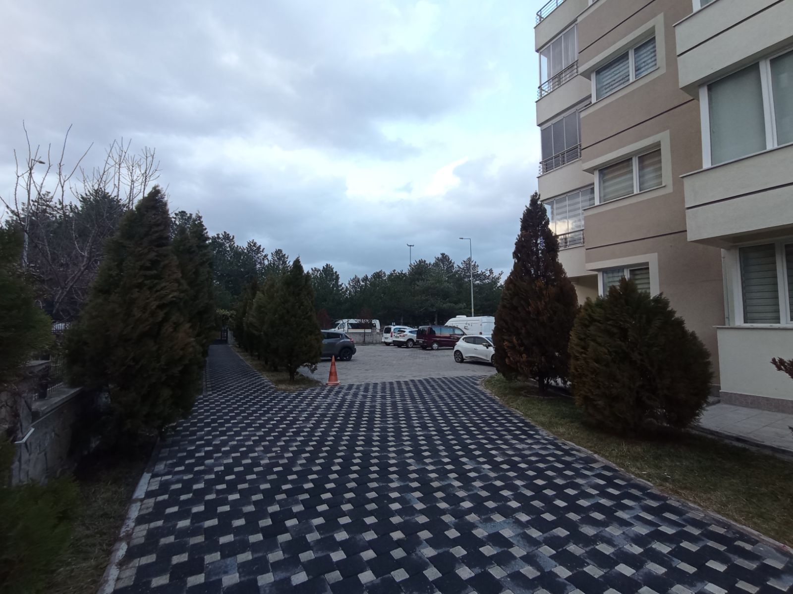 YAKUT MAHALLESİNDE MUHTEŞEM KONUMDA SATILIK LÜKS 3+1 DAİRE - Resim 5