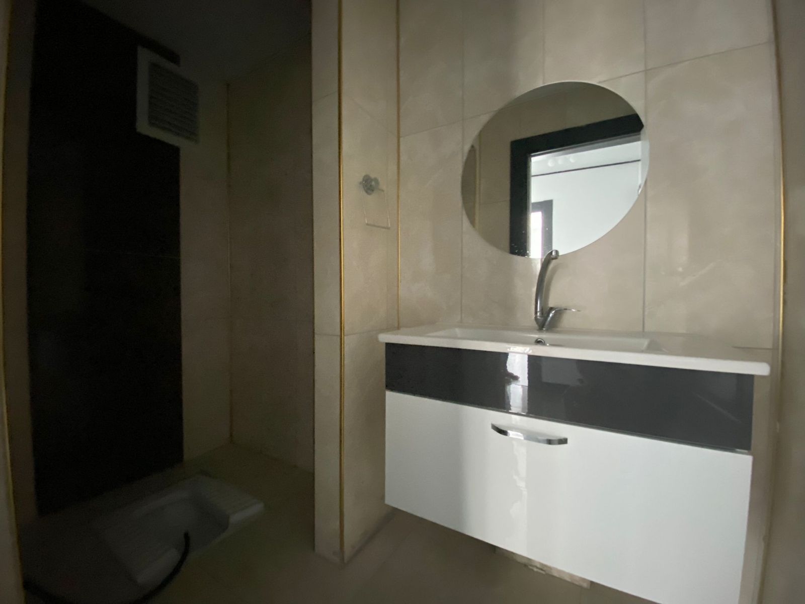 2.5+1 GENİŞ BALKONLU DONAT KİRALIK KÖŞE DAİRE - Resim 2
