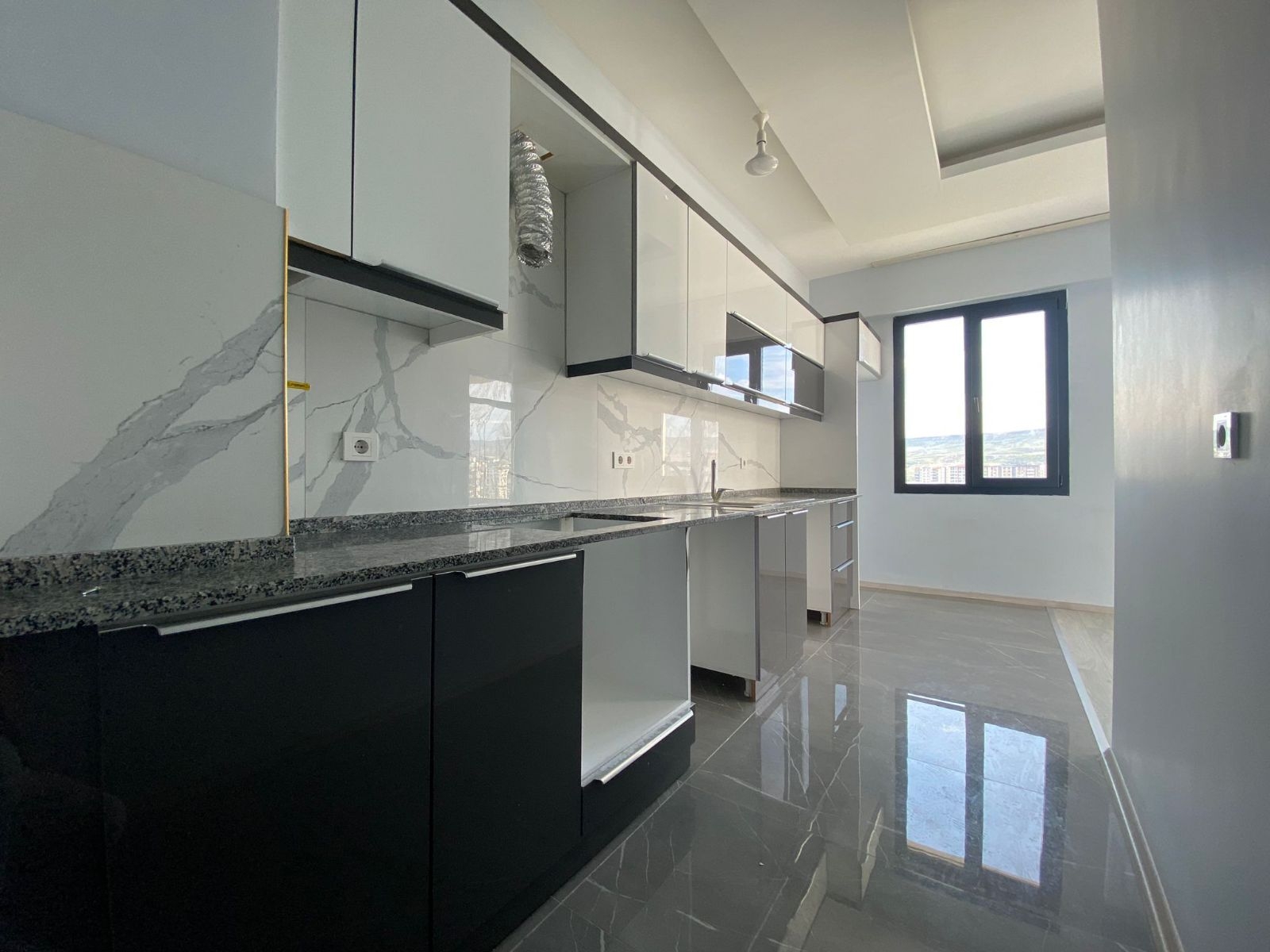 2.5+1 GENİŞ BALKONLU DONAT KİRALIK KÖŞE DAİRE - Resim 13