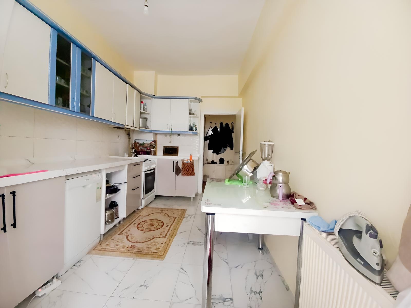 Harika Konumlu Kombili AraKat Satılık 3+1 Daire - Resim 2