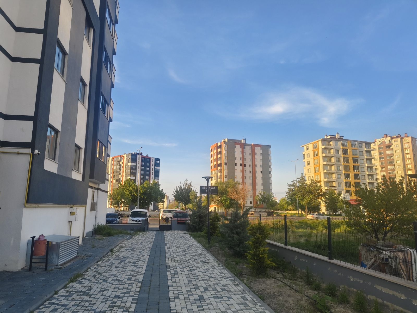 YAKUTTA 3.5+1 HARİKA MANZARALI SÜPER KONUMLU SATILIK DAİRE - Resim 19