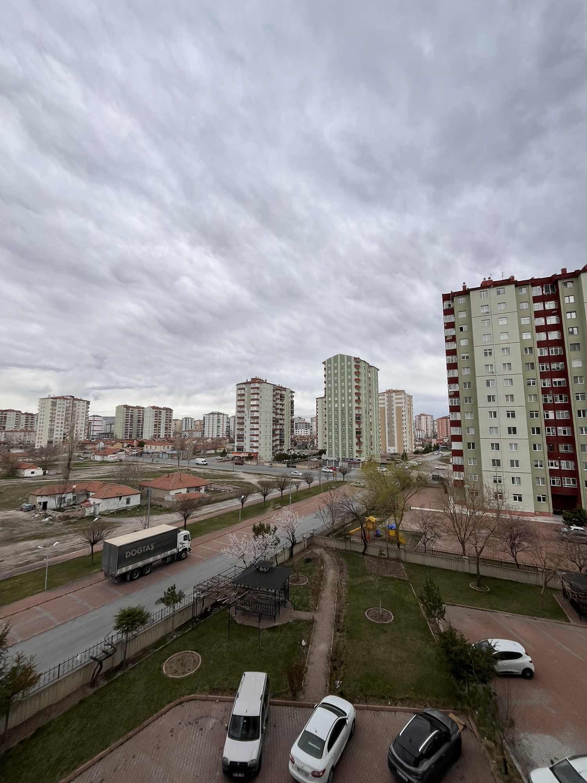 KARADENİZ CADDESİ ÜZERİNDE HARİKA ARA KAT DAİRE - Resim 15