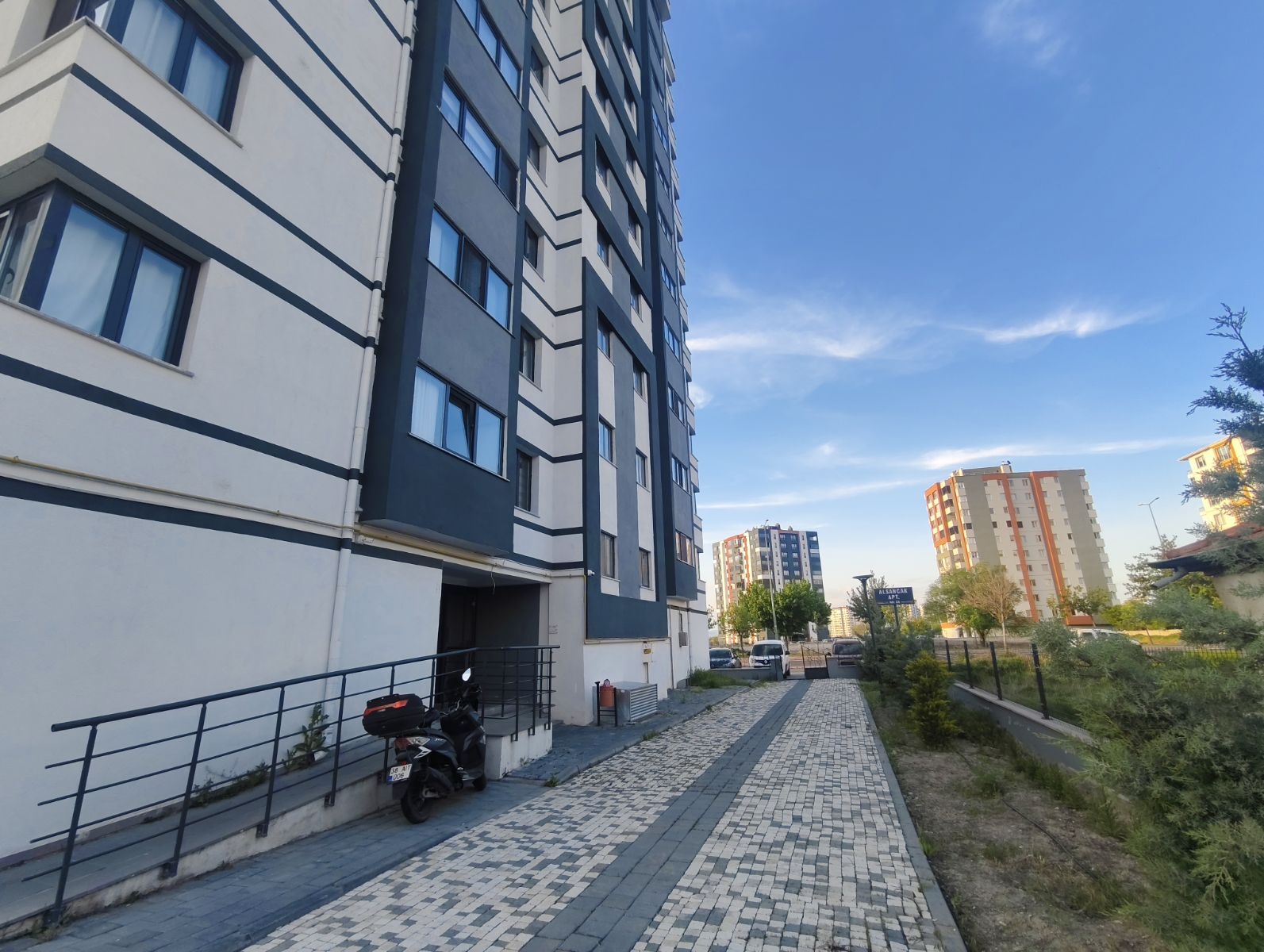YAKUTTA 3.5+1 HARİKA MANZARALI SÜPER KONUMLU SATILIK DAİRE - Resim 8
