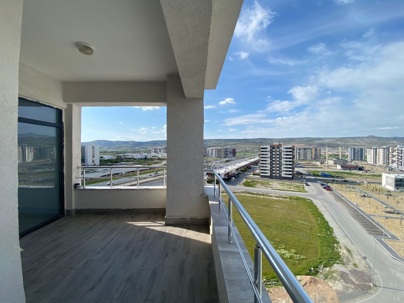 2.5+1 GENİŞ BALKONLU DONAT KİRALIK KÖŞE DAİRE - Resim 14