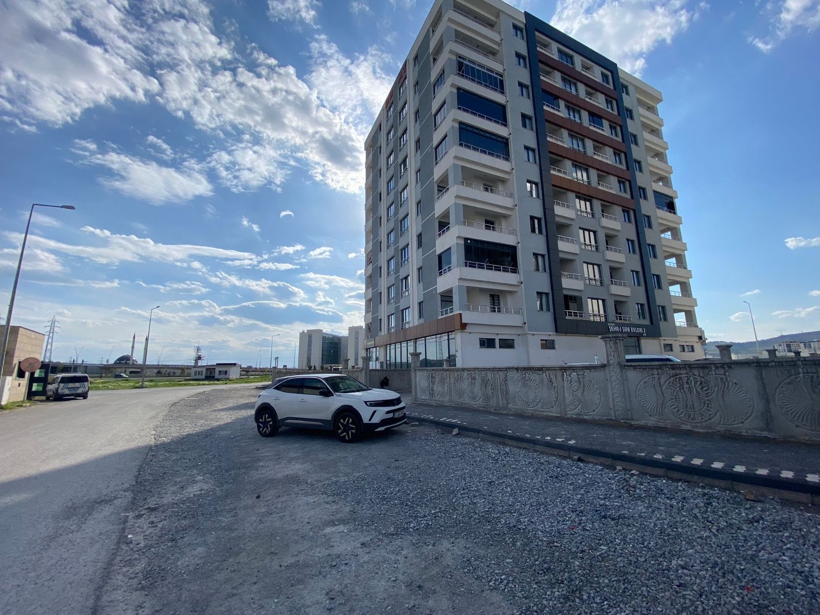 2.5+1 GENİŞ BALKONLU DONAT KİRALIK KÖŞE DAİRE - Resim 3