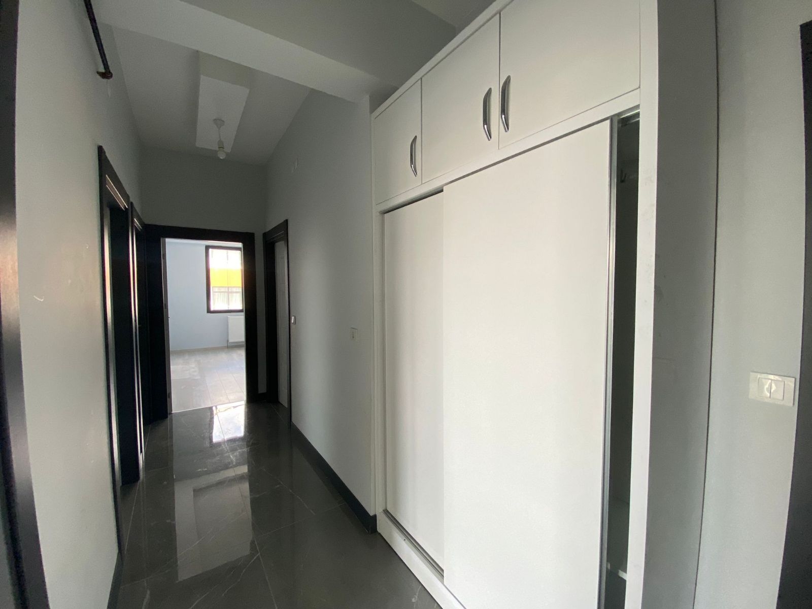 2.5+1 GENİŞ BALKONLU DONAT KİRALIK KÖŞE DAİRE - Resim 8