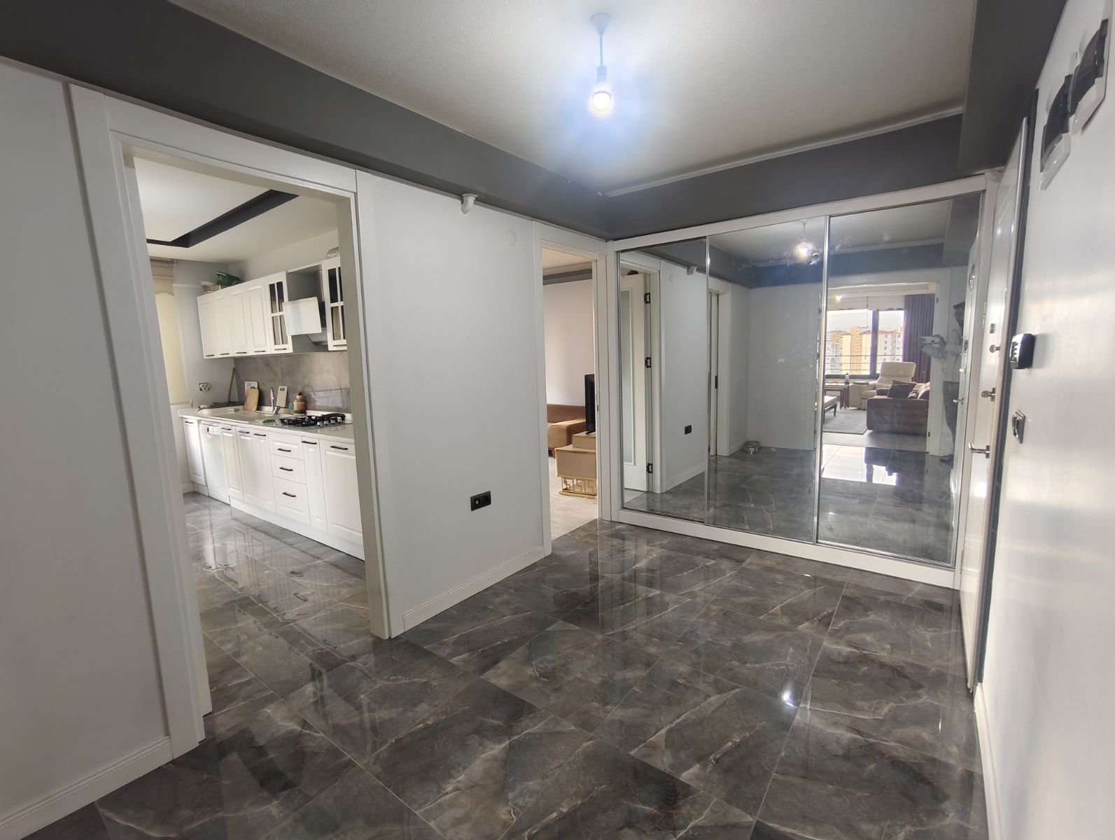 YAKUTTA 3.5+1 HARİKA MANZARALI SÜPER KONUMLU SATILIK DAİRE - Resim 11