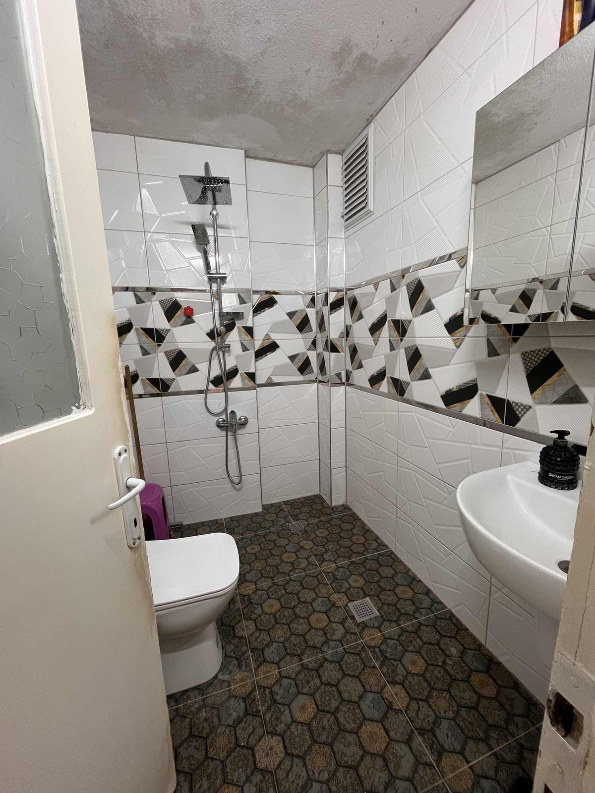 KARADENİZ CADDESİ ÜZERİNDE HARİKA ARA KAT DAİRE - Resim 2