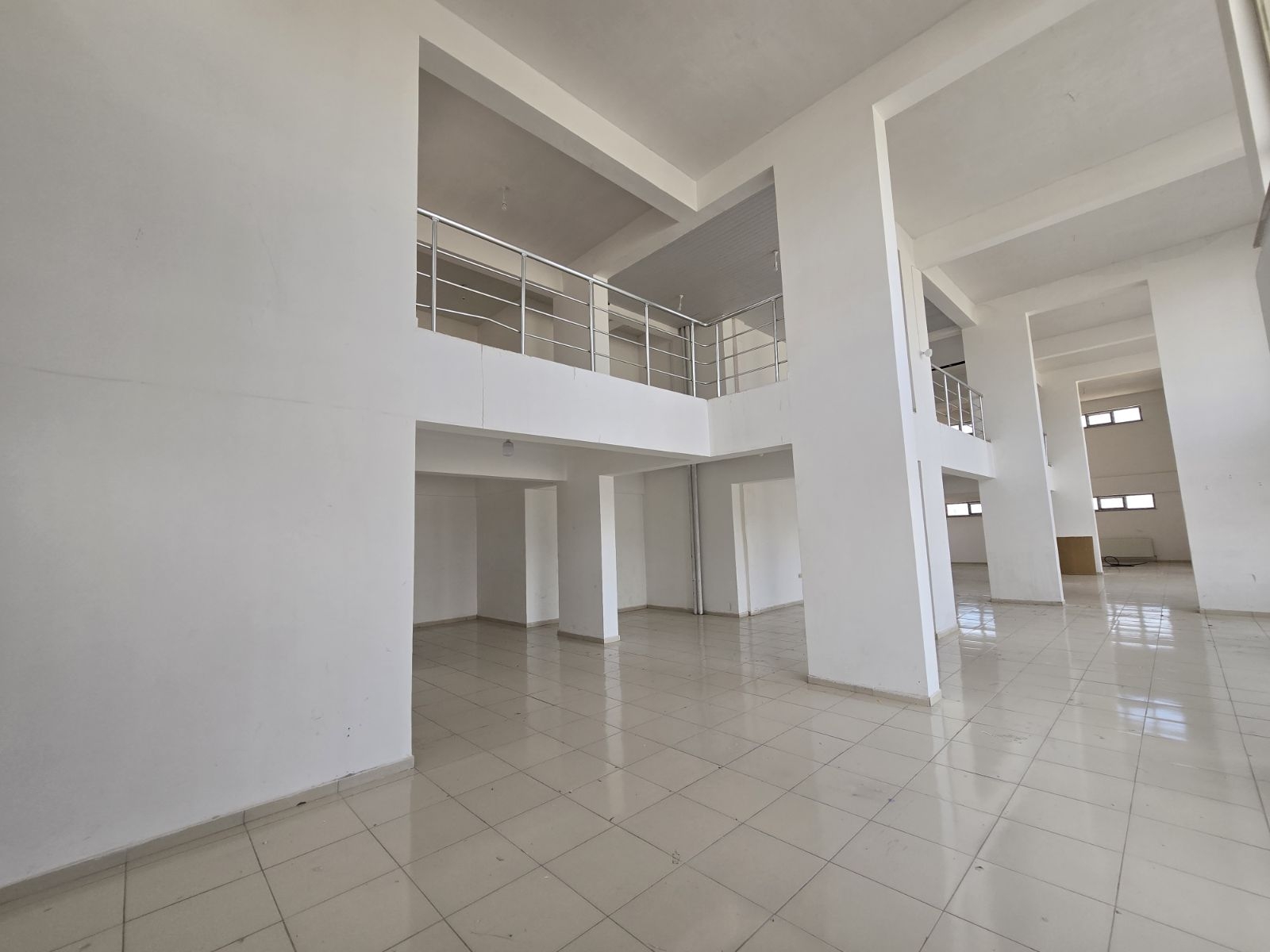 şirintepe'de kiralık 400m dükkan - Resim 4
