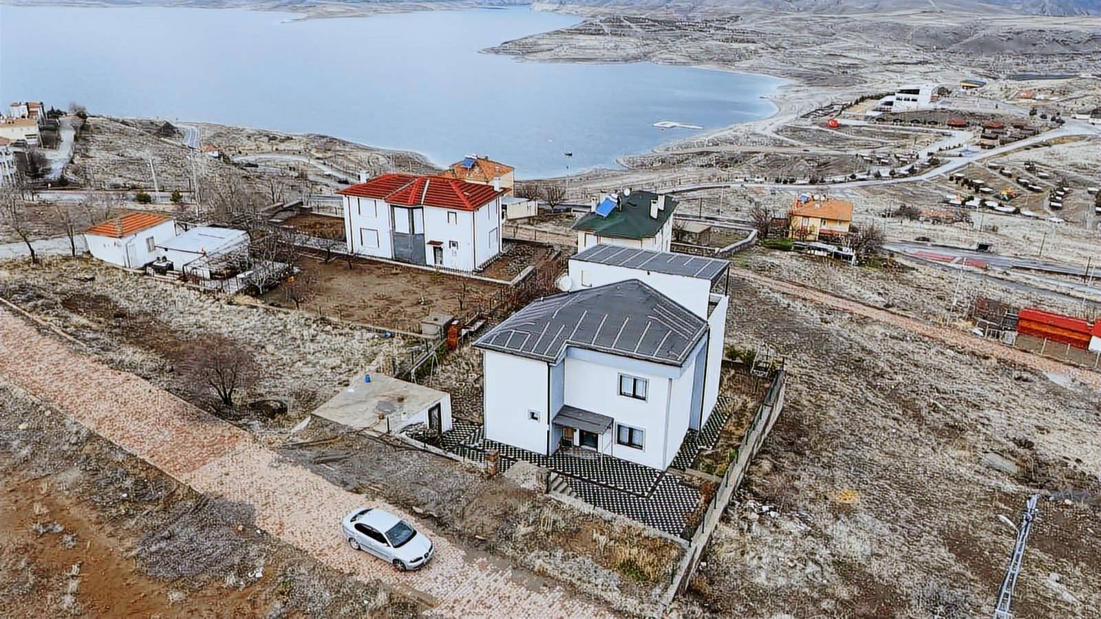 KUŞÇU DA SATILIK FULL YAPILI EMSALSİZ MANZARALI VİLLA - Resim 25