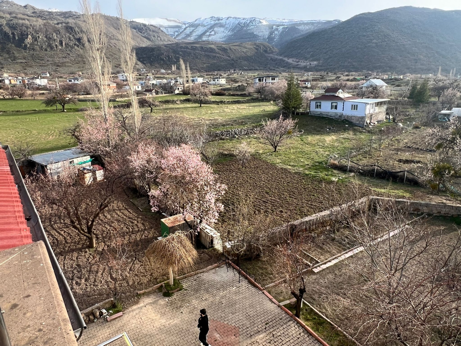 Hacılarda Manzaralı 2.000 m² İçinde 4 Katlı Geniş Aile Villası - Resim 8