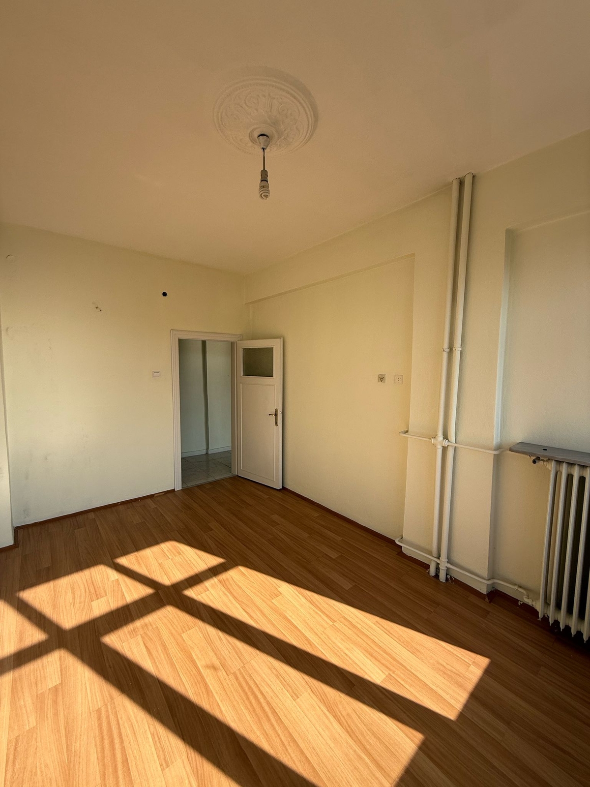 İSTASYON CADDESİNDE OFİS OLMAYA UYGUN SATILIK 3+1 DAİRE - Resim 5