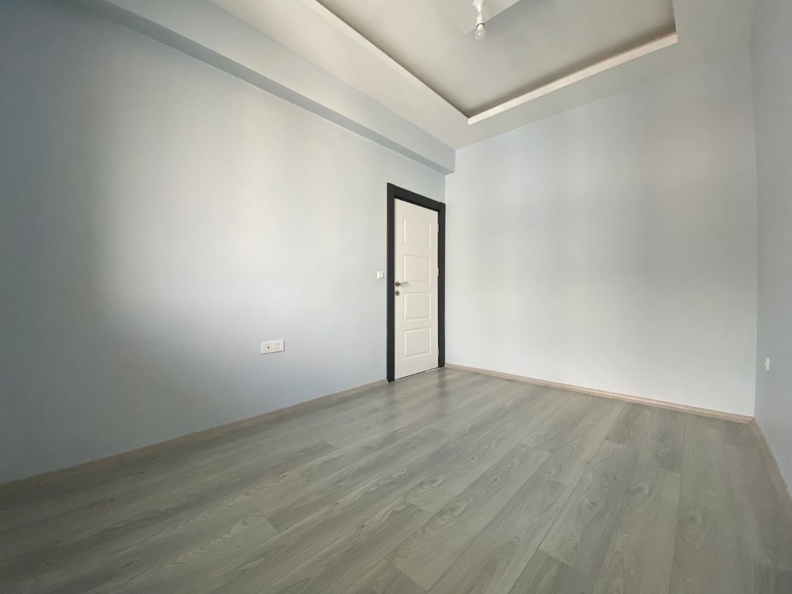 2.5+1 GENİŞ BALKONLU DONAT KİRALIK KÖŞE DAİRE