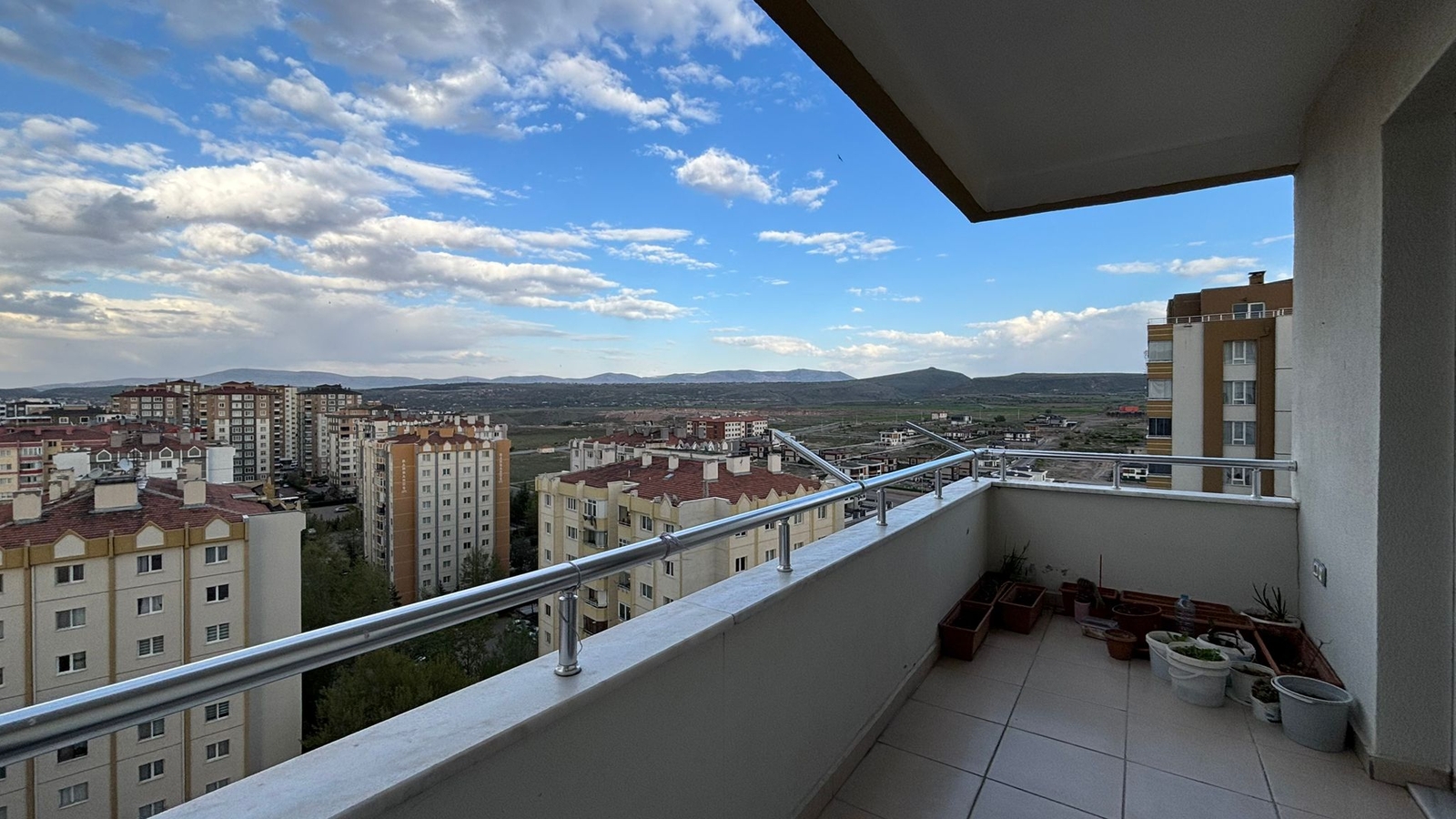 İLDEM CUMHURİYET MAH. ALTIN PARK SİTESİ'NDE SATILIK 3+1 DAİRE