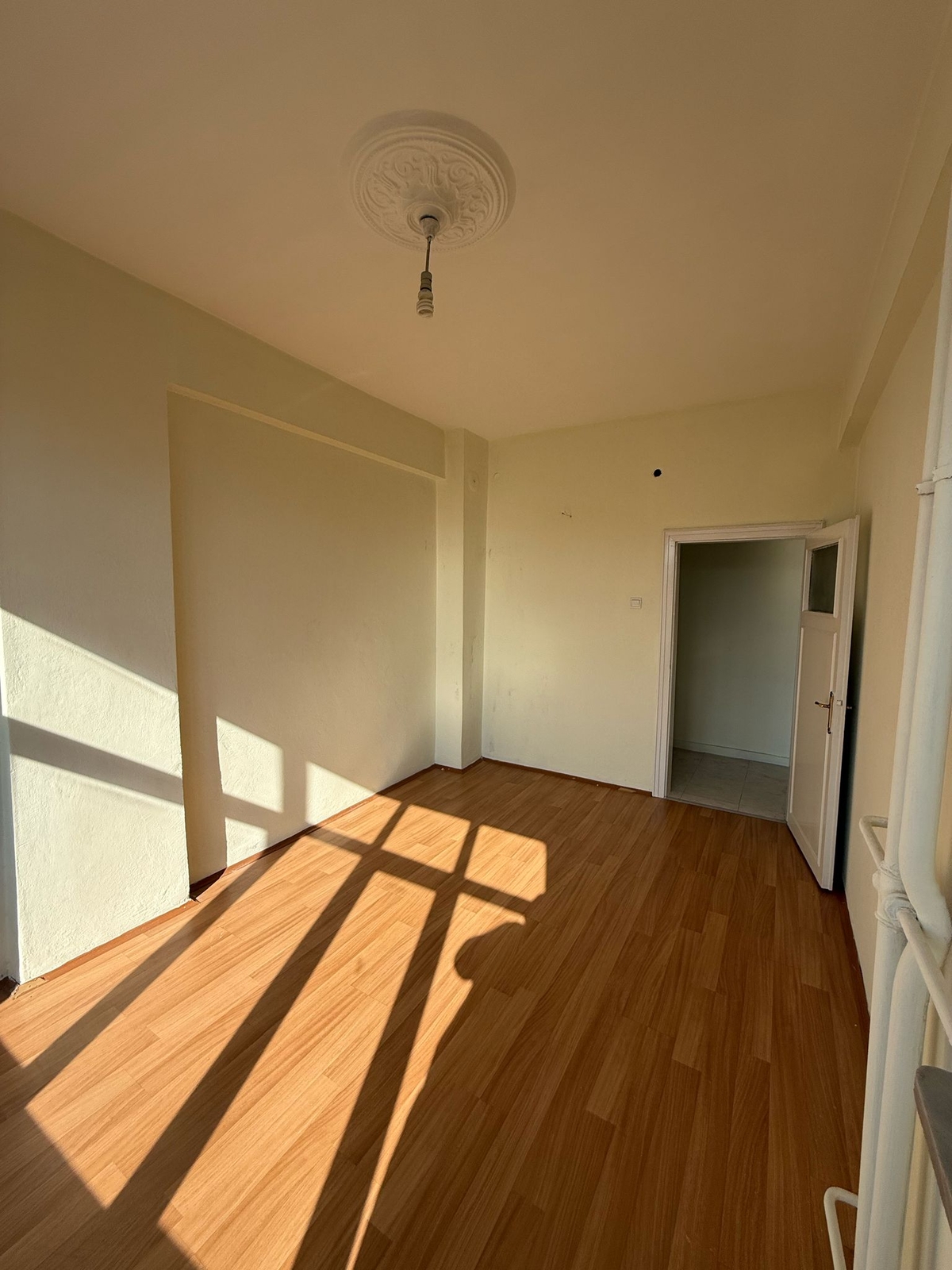 İSTASYON CADDESİNDE OFİS OLMAYA UYGUN SATILIK 3+1 DAİRE - Resim 8