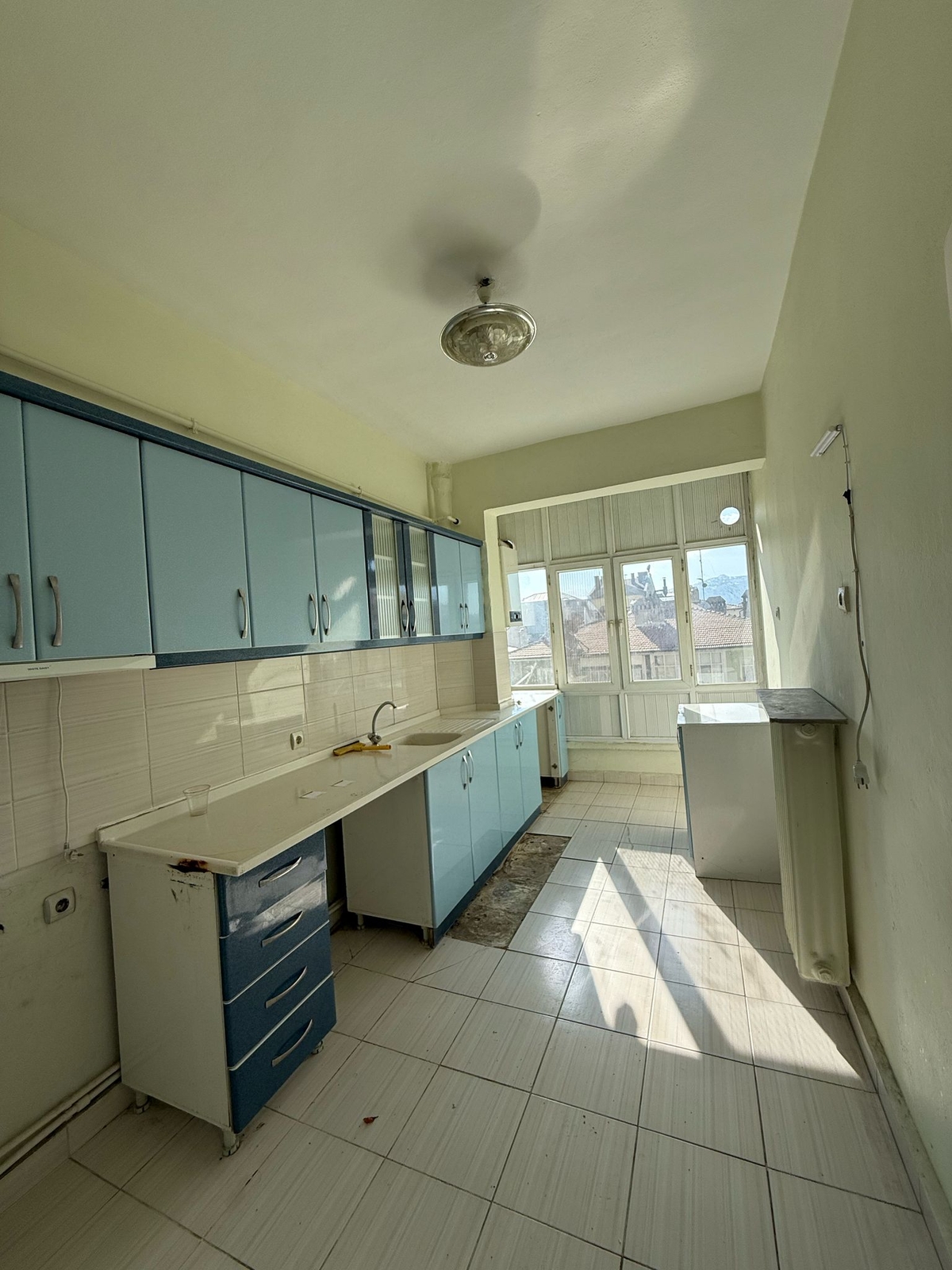 İSTASYON CADDESİNDE OFİS OLMAYA UYGUN SATILIK 3+1 DAİRE - Resim 7