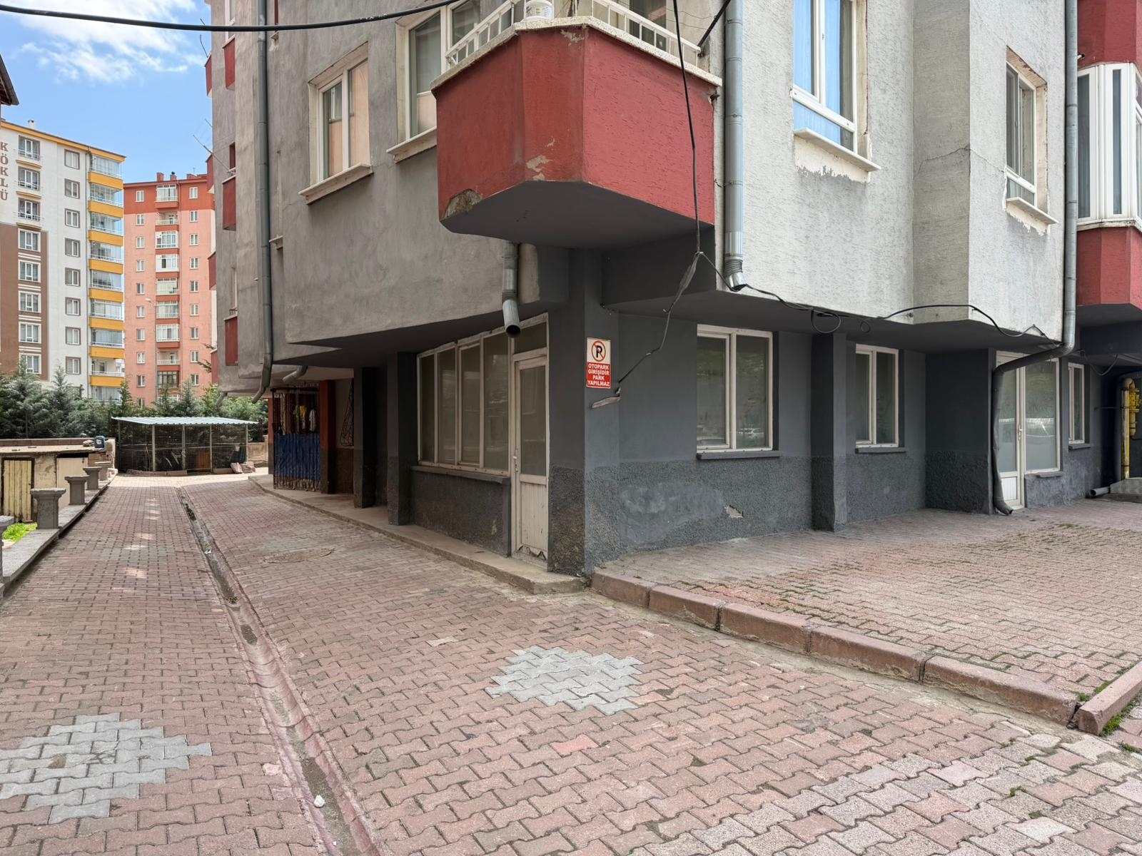 CADDE'DE OFİSE UYGUN KİRALIK YAPILI DAİRE - Resim 4