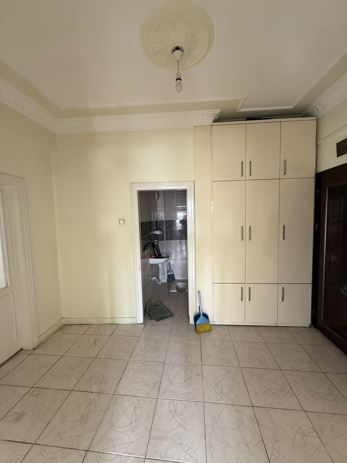 İSTASYON CADDESİNDE OFİS OLMAYA UYGUN SATILIK 3+1 DAİRE - Resim 2