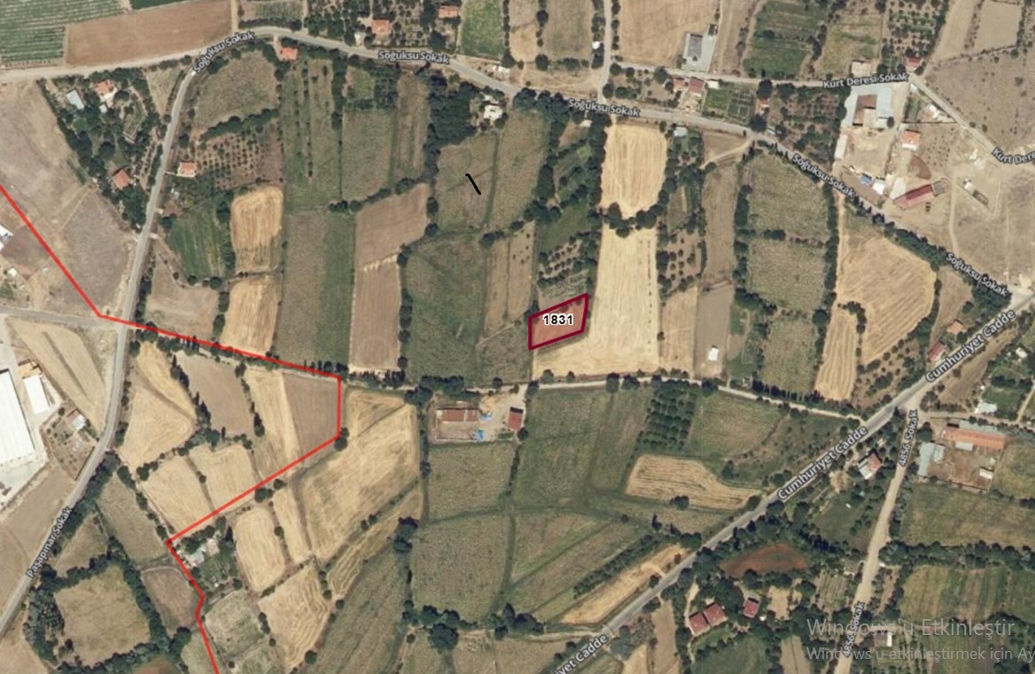 GÜNEŞLİ KÖYE YAKIN GÖLYERİNDE SATILIK 1300 M2 BAKIMLI TARLA