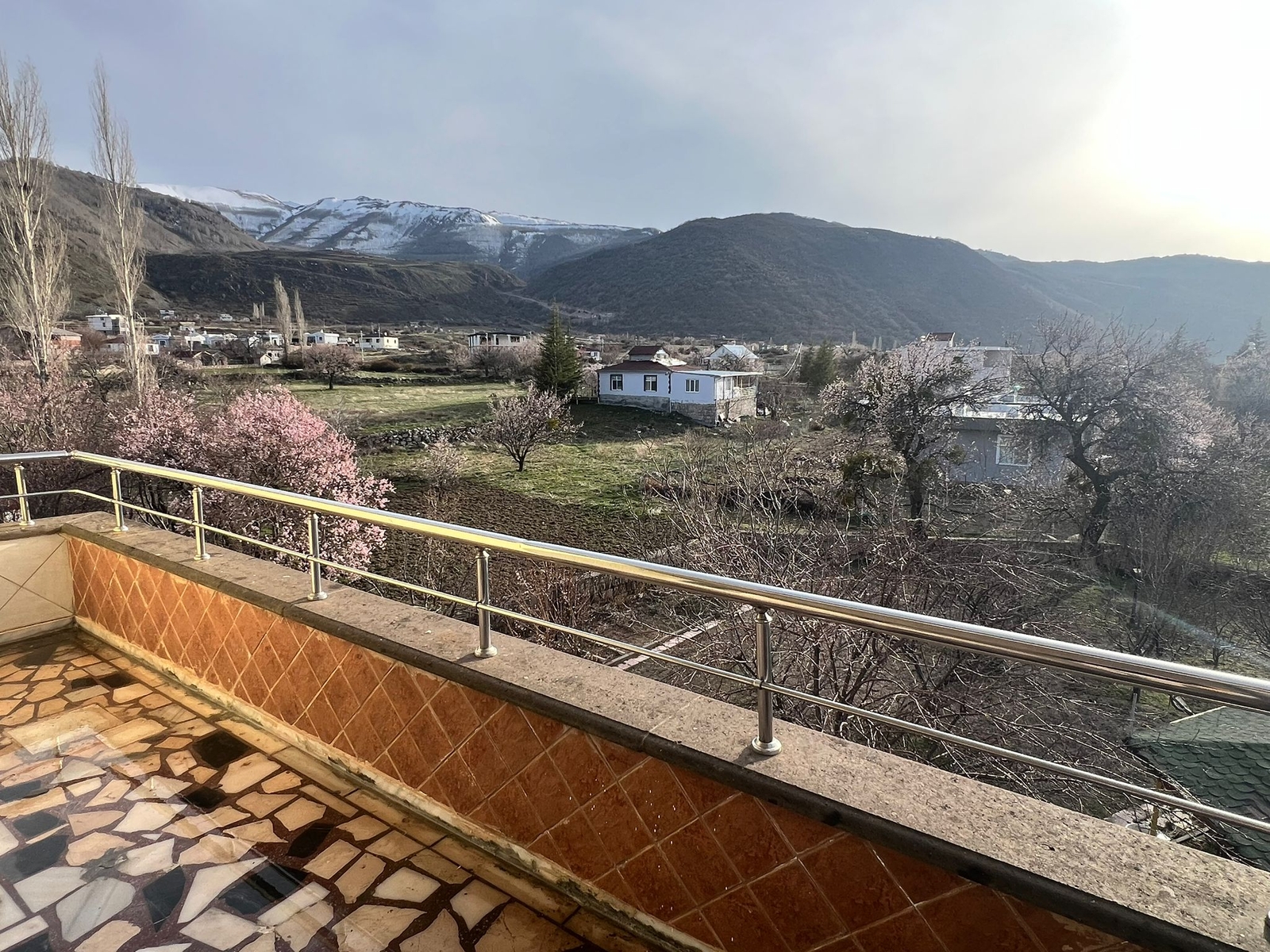 Hacılarda Manzaralı 2.000 m² İçinde 4 Katlı Geniş Aile Villası - Resim 25