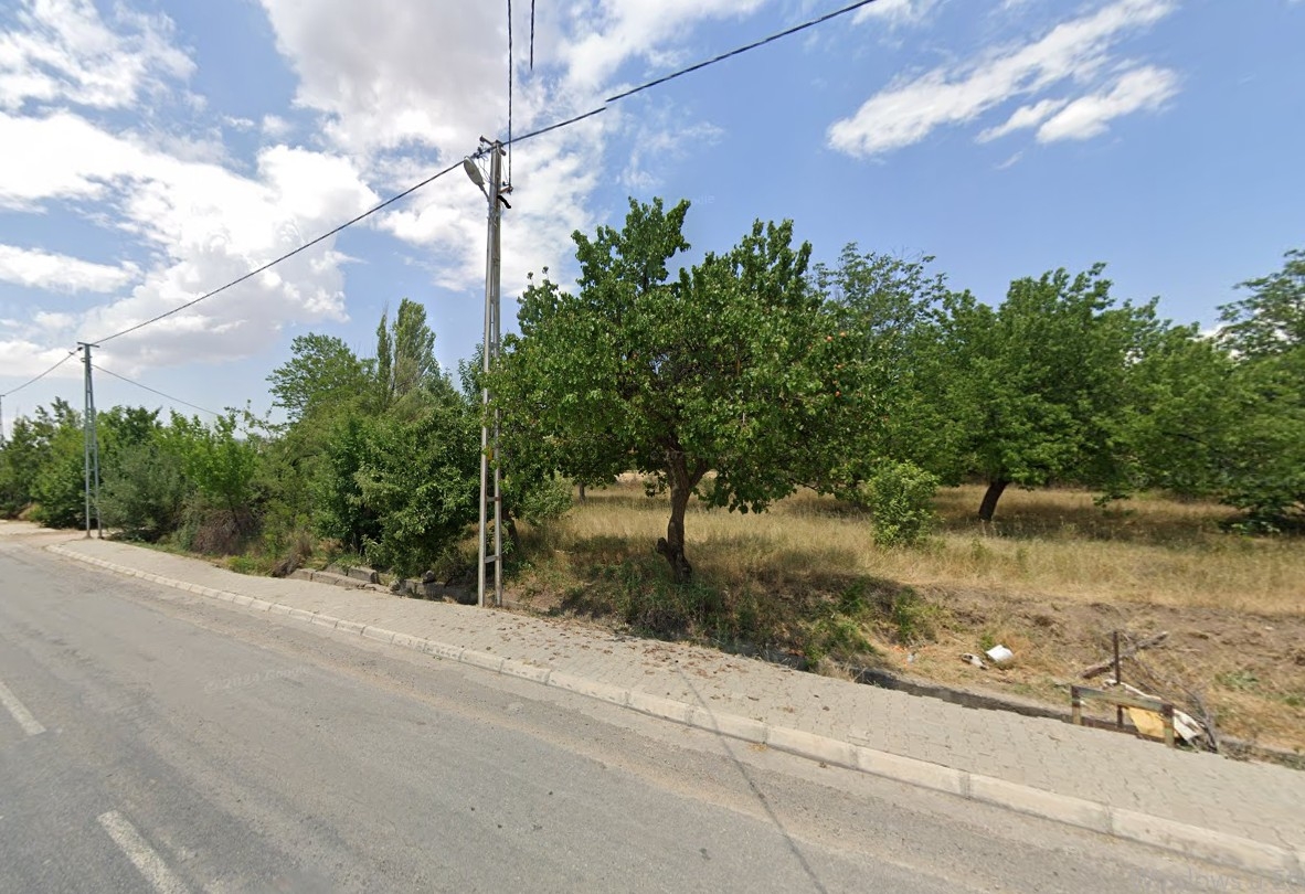 GÜNEŞLİ KÖYE YAKIN GÖLYERİNDE SATILIK 1300 M2 BAKIMLI TARLA - Resim 7