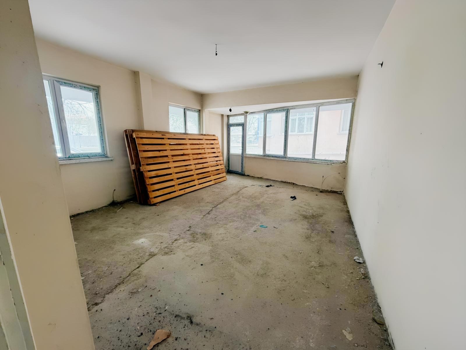 CADDE'DE OFİSE UYGUN KİRALIK YAPILI DAİRE - Resim 8