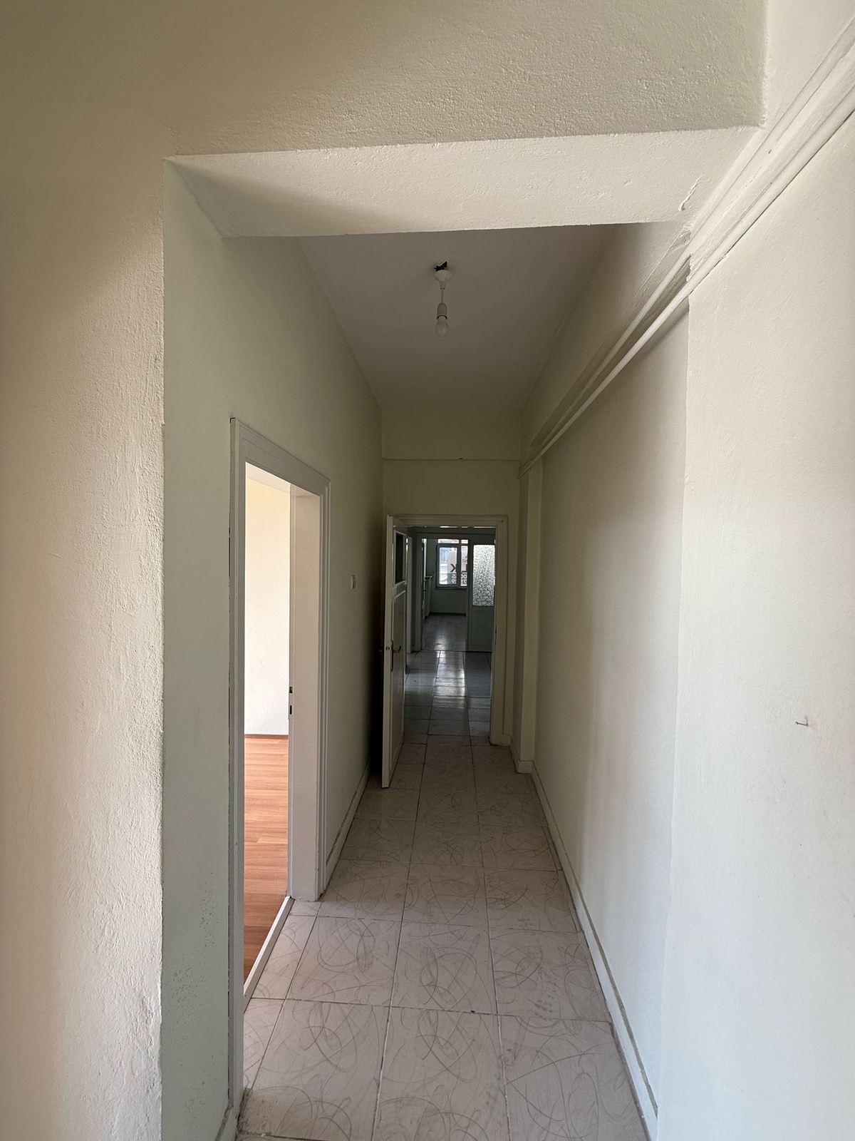 İSTASYON CADDESİNDE OFİS OLMAYA UYGUN SATILIK 3+1 DAİRE - Resim 3