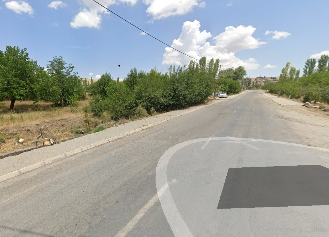 GÜNEŞLİ KÖYE YAKIN GÖLYERİNDE SATILIK 1300 M2 BAKIMLI TARLA - Resim 2
