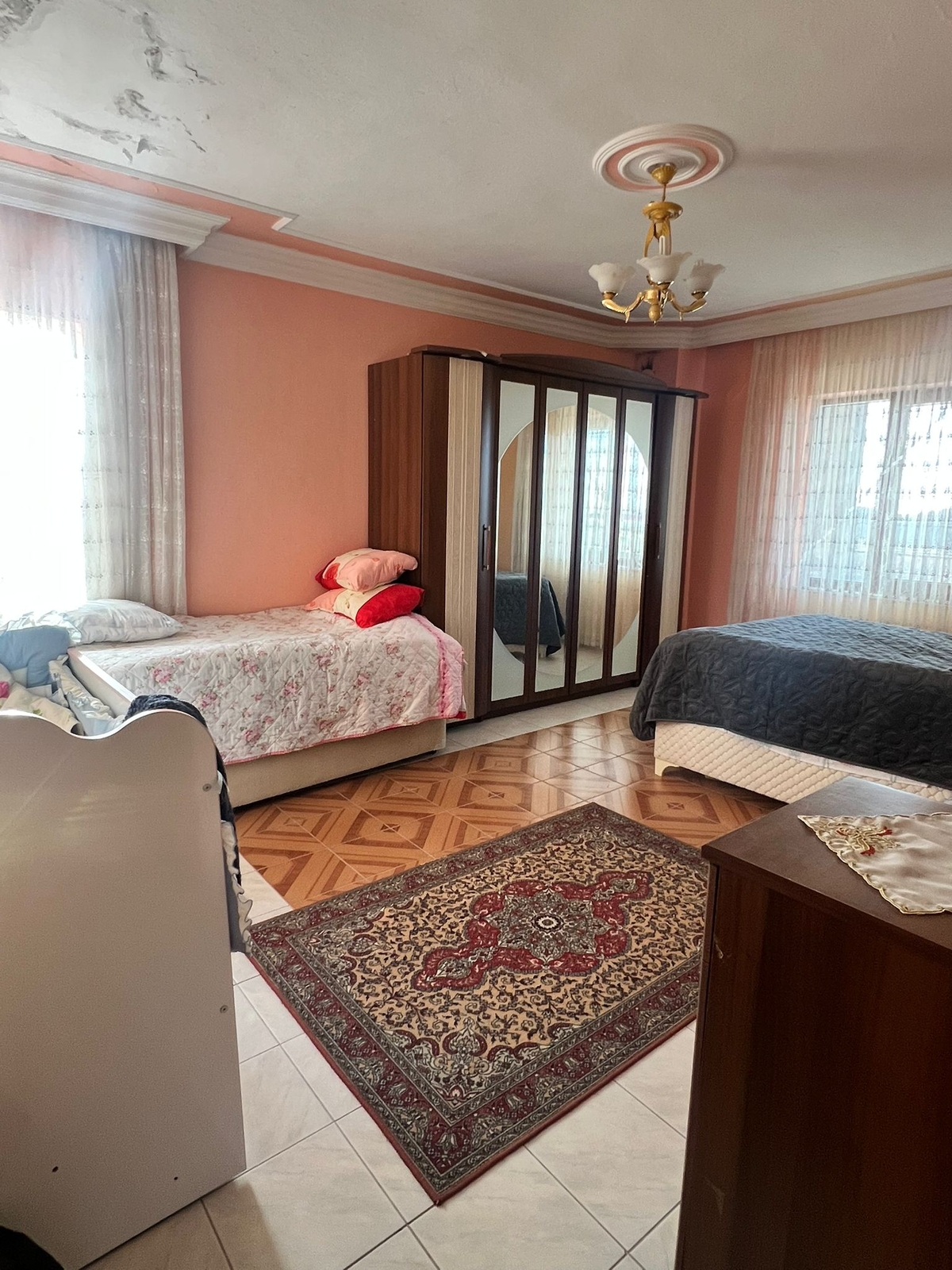 Hacılarda Manzaralı 2.000 m² İçinde 4 Katlı Geniş Aile Villası - Resim 17